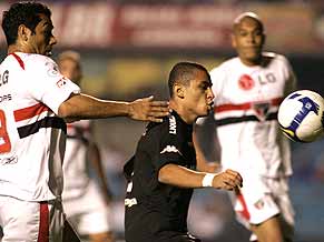 Tricolor bate o Botafogo e j est em 5 