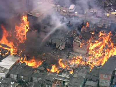 Incndio atinge favela da Zona Sul de SP