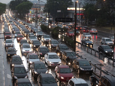 Com chuva, lentido chega a 119 km em So Paulo