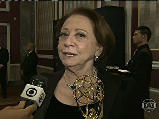 Fernanda Montenegro leva Emmy e agradece diretores de Doce 