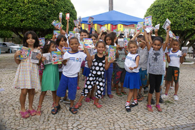 Prefeitura de Itapemirim comemora com alunos da Rede Municipal de Ensino o Dia Nacional do Livro Infantil