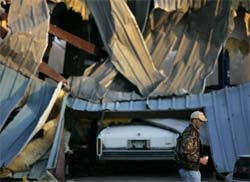 Nmero de mortos por tornados sobe para 57 nos EUA