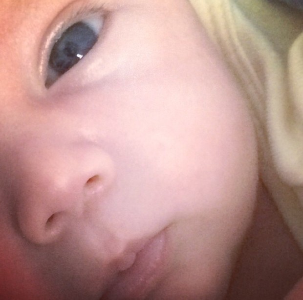 Filho de Alinne Moraes e Mauro Lima tem olhos azuis. Veja!