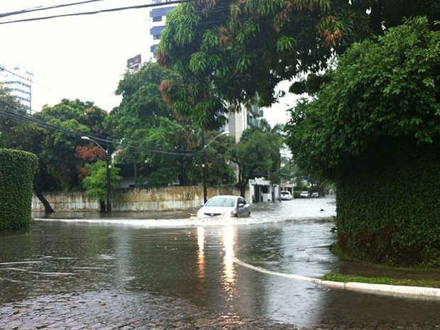Defesa Civil do Recife registra 173 ocorrncias por causa da chuva