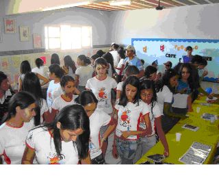 Estudantes da Escola Leopoldino Rocha, em Itapemirim, escrevem seu primeiro livro