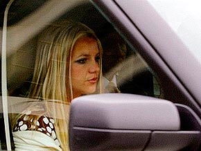 Britney Spears bate de carro (de novo).