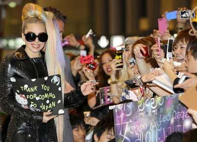 Presso de islamitas leva a proibio de show de Lady Gaga na Indonsia