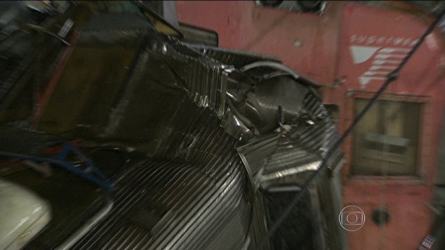 Batida entre dois trens deixa mais de 140 feridos na Baixada