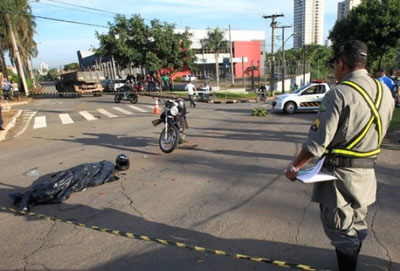 Motociclista morre em coliso no Parque Amaznia, em Goinia