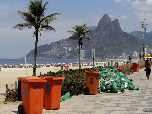 Pontos tursticos do Rio tm lixo acumulado com greve de garis