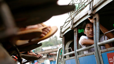 Pelo menos 14 mortos e 33 feridos em acidente de nibus em Myanmar