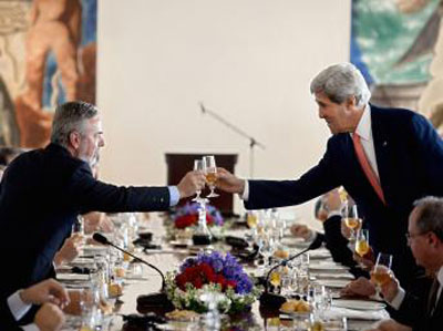 Em visita ao Brasil, John Kerry defende espionagem comandada pelos EUA