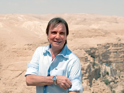 Em Israel, Roberto Carlos grava no deserto da Judeia
