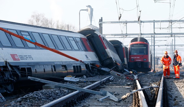 Dois trens colidem na Sua e deixam cinco feridos