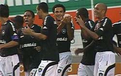 Botafogo marca no fim e vence o Vasco