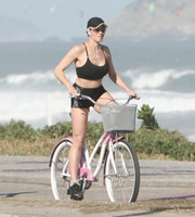 Bicicleta: Christiane Torloni se exercita no Rio