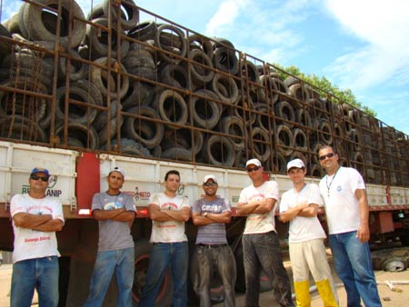 Pneus levados para reciclagem em Maratazes.