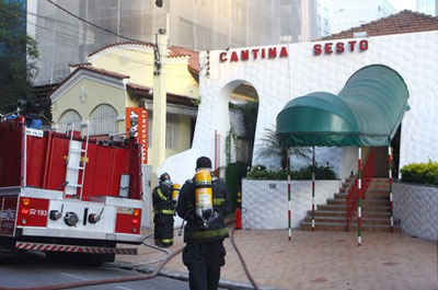Incndio atinge restaurante na Vila Mariana em So Paulo  