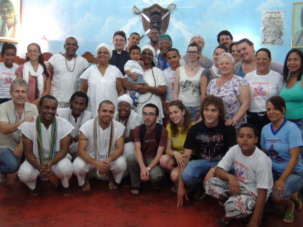 Jovens catlicos da Itlia visitam terreiro de candombl em Salvador