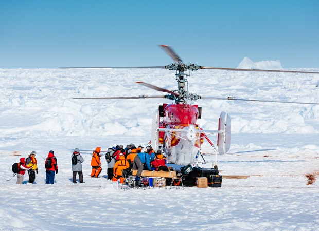 Todos os passageiros deixam navio russo encalhado na Antrtica