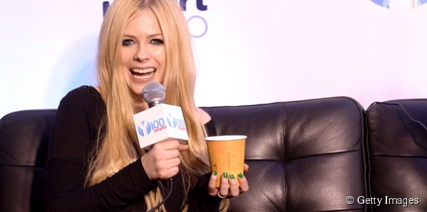 Avril Lavigne sofre de doena desconhecida e pede oraes