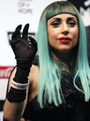 Lady Gaga  processada por venda de pulseiras em prol do Japo